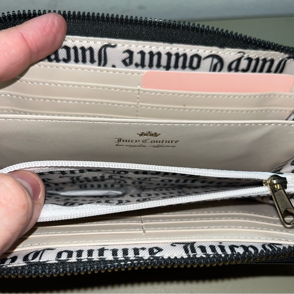 New with tag Juicy Couture black wristlet single zip large wallet faux leather - Picture 5 of 11